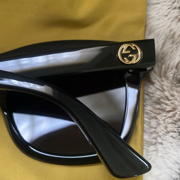 GUCCI SUNGLASSES FULL INCLUSION - Picture 8 of 13